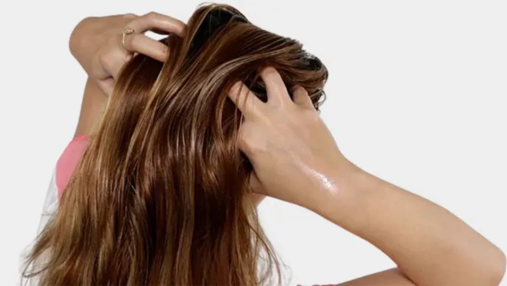 How_Often_Should_I_Oil_My_Scalp-oili_hair